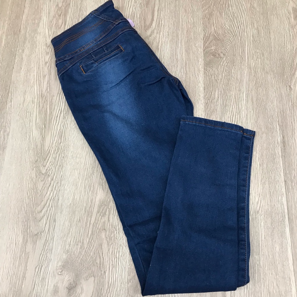 Mid Rise Dark Wash Skinny Jeans 🎈🎉HP 10/28🎉🎈 - Picture 3 of 4